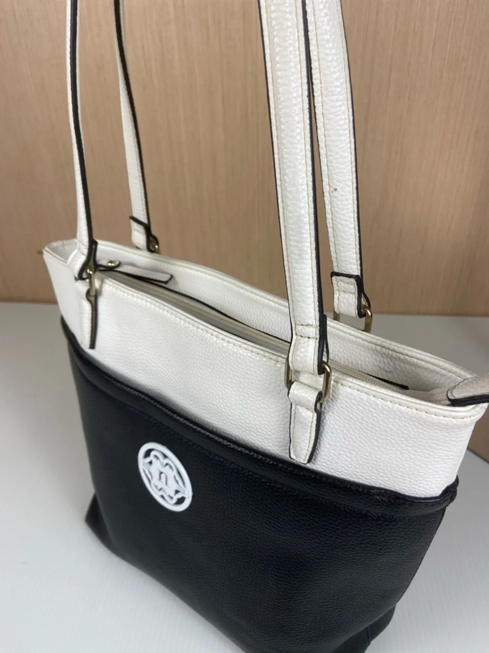 Nanette Lepore Black & White Pebbled Tote Shoulder Bag - Picture 14 of 16